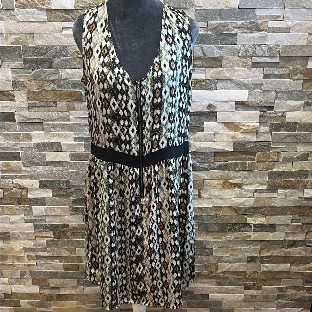 Mossimo  Sleeveless Mini Dress in Black and Cream with Zipper Front